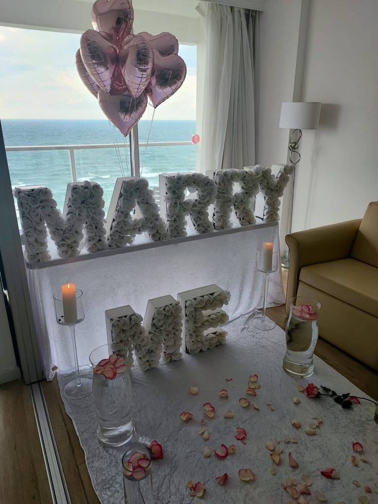 הצעת נישואין במלון מול הים