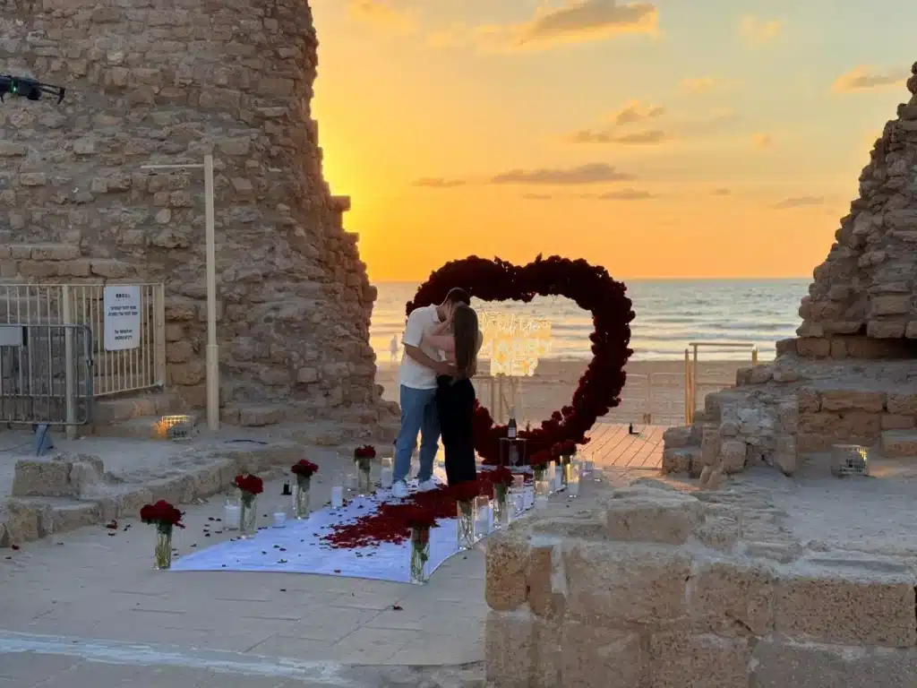 הצעת נישואין במצודה באשדוד בשקיעה